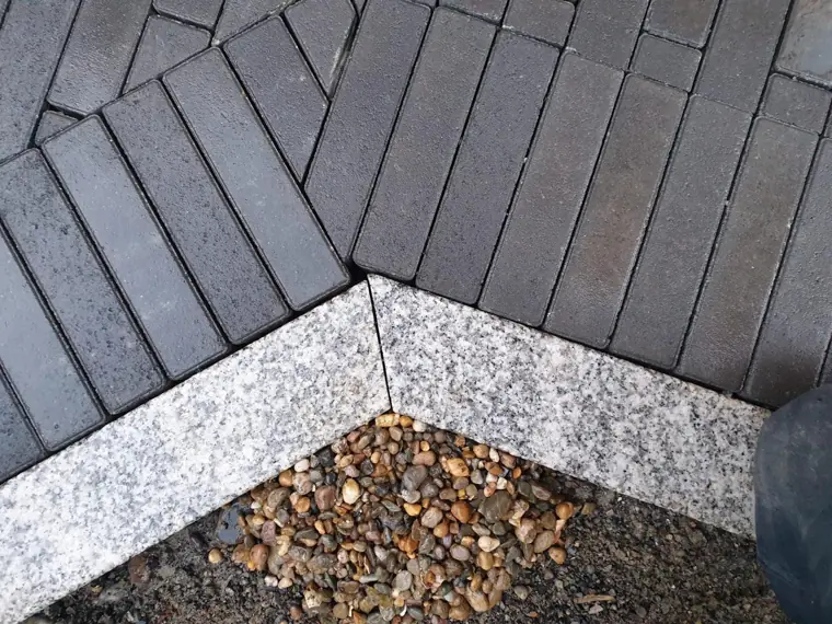 Granite kerb mitre detail
